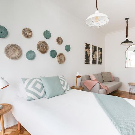 Stroll To Coffee Shops Near A Renovated Hillside Apartment In Graca Lisboa Kültér fotó