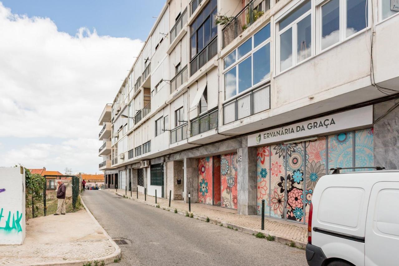 Stroll To Coffee Shops Near A Renovated Hillside Apartment In Graca Lisboa Kültér fotó