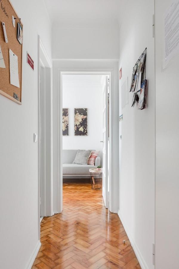Stroll To Coffee Shops Near A Renovated Hillside Apartment In Graca Lisboa Kültér fotó