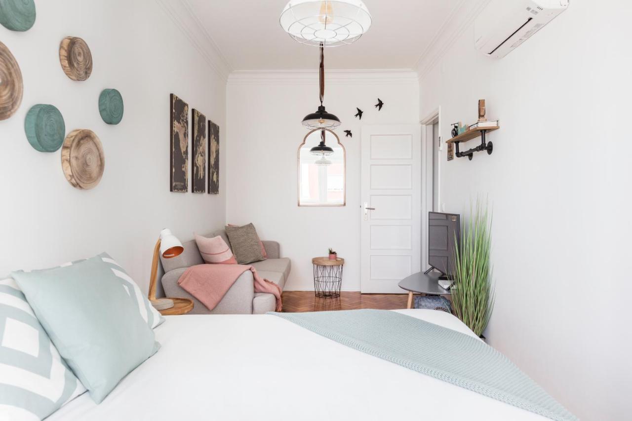 Stroll To Coffee Shops Near A Renovated Hillside Apartment In Graca Lisboa Kültér fotó