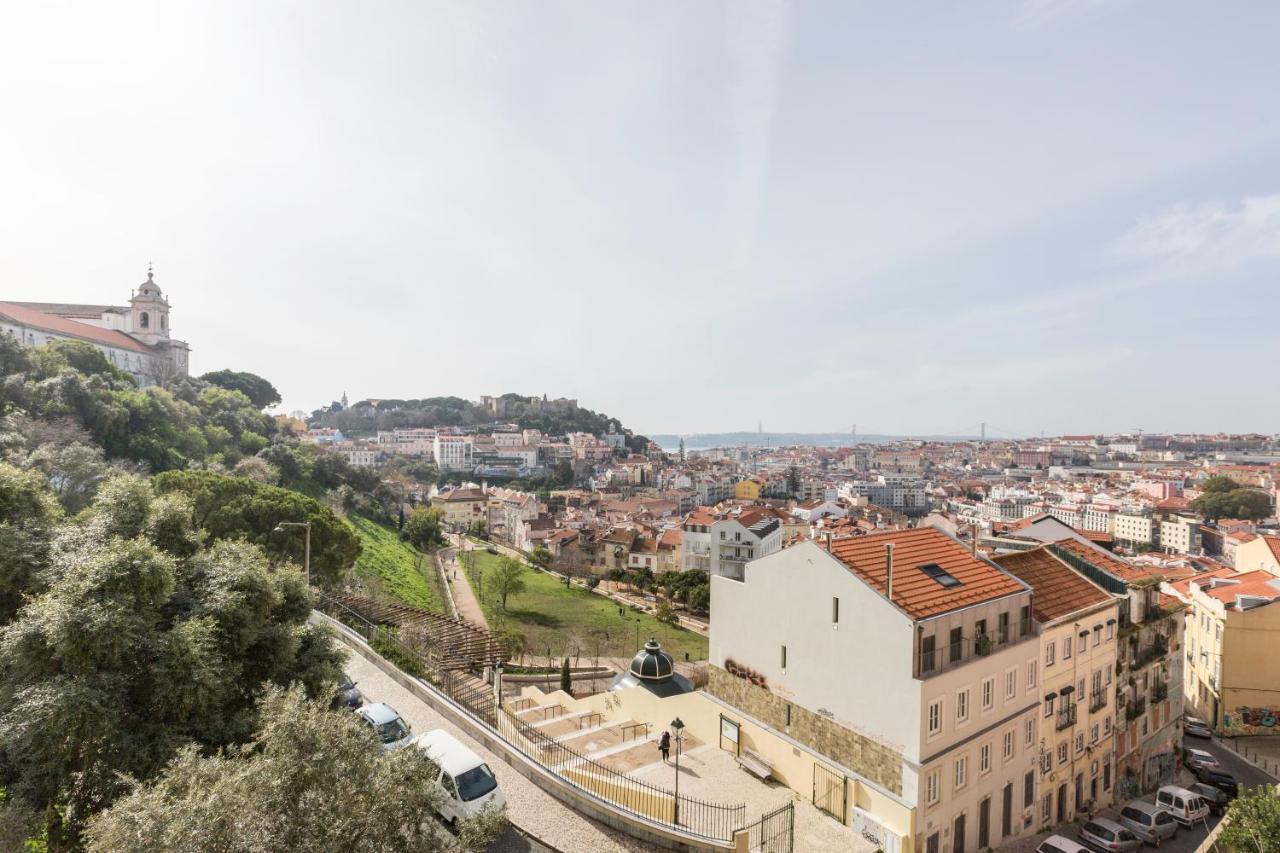 Stroll To Coffee Shops Near A Renovated Hillside Apartment In Graca Lisboa Kültér fotó
