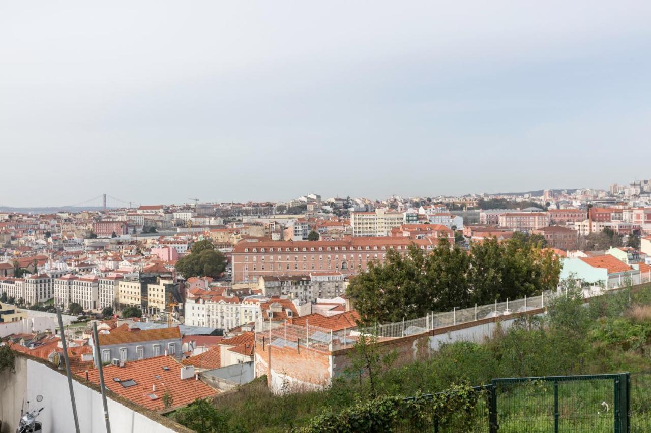 Stroll To Coffee Shops Near A Renovated Hillside Apartment In Graca Lisboa Kültér fotó
