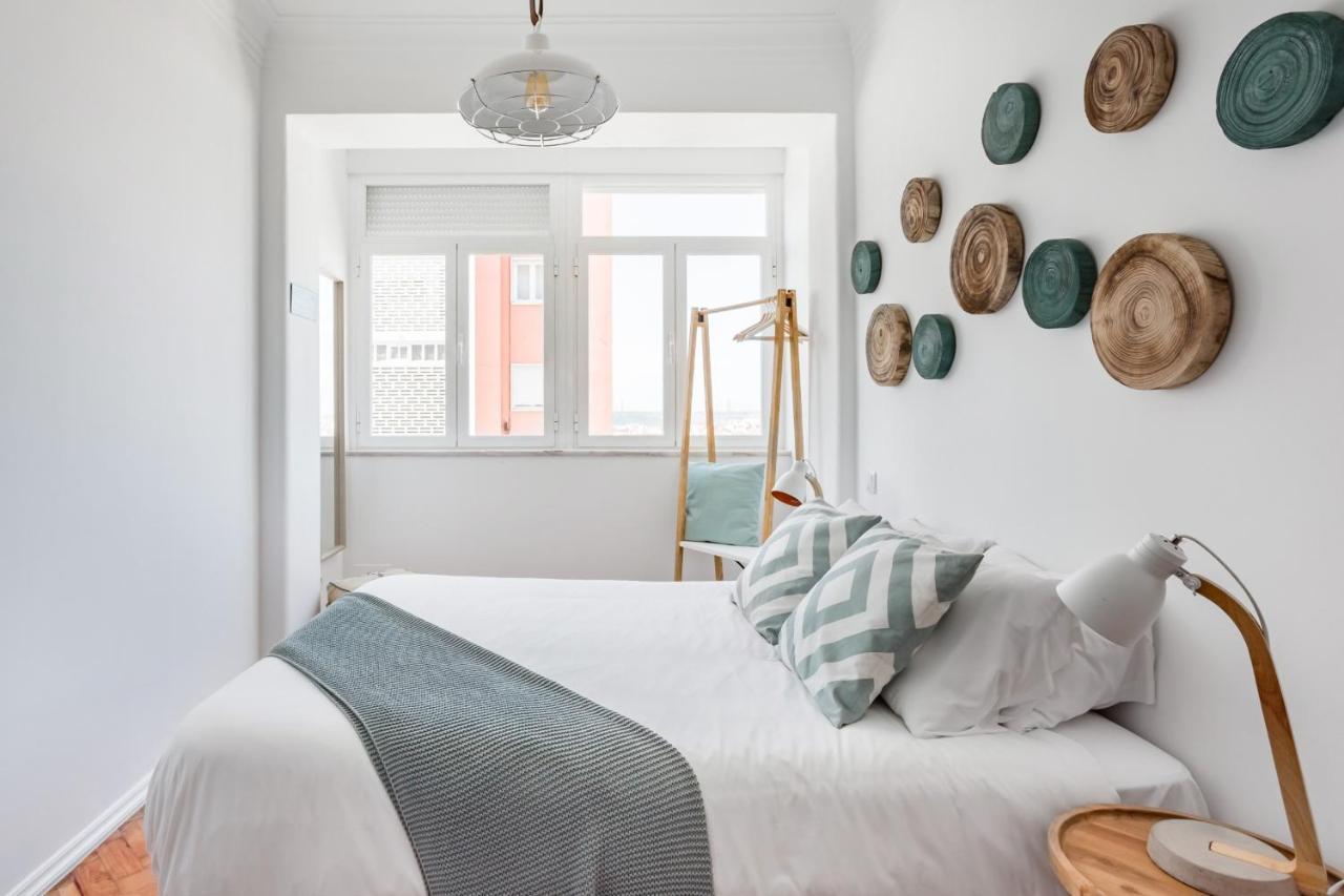 Stroll To Coffee Shops Near A Renovated Hillside Apartment In Graca Lisboa Kültér fotó