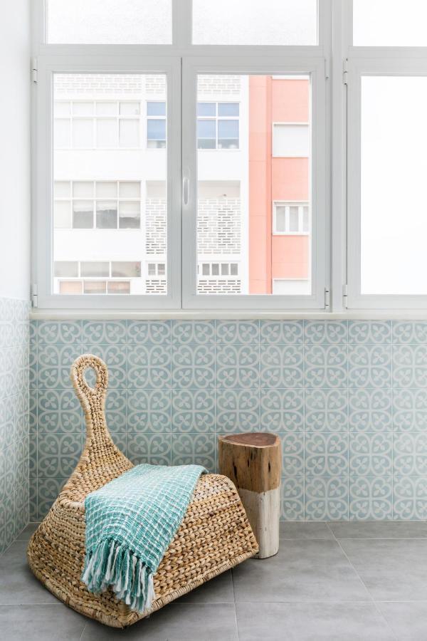 Stroll To Coffee Shops Near A Renovated Hillside Apartment In Graca Lisboa Kültér fotó