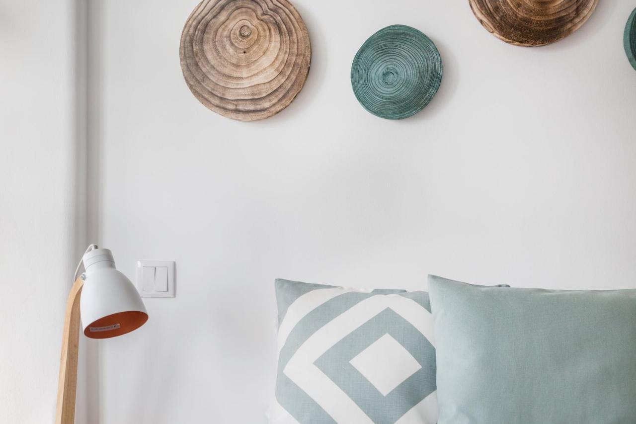Stroll To Coffee Shops Near A Renovated Hillside Apartment In Graca Lisboa Kültér fotó