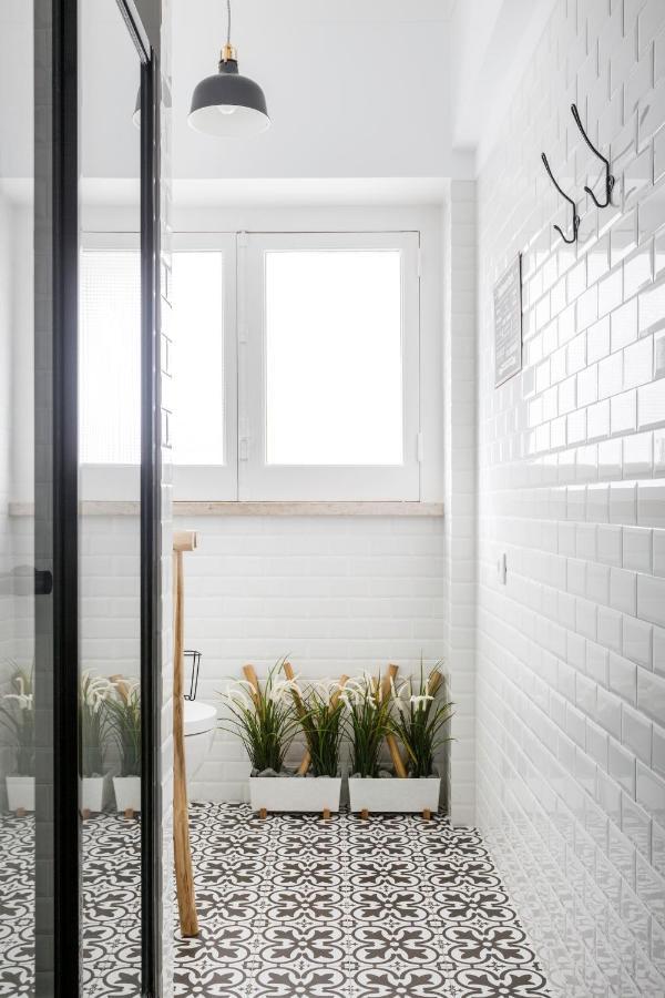 Stroll To Coffee Shops Near A Renovated Hillside Apartment In Graca Lisboa Kültér fotó