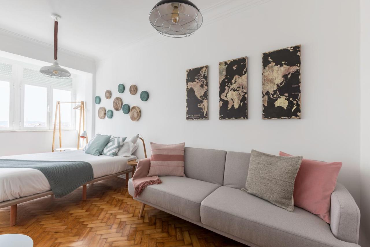 Stroll To Coffee Shops Near A Renovated Hillside Apartment In Graca Lisboa Kültér fotó