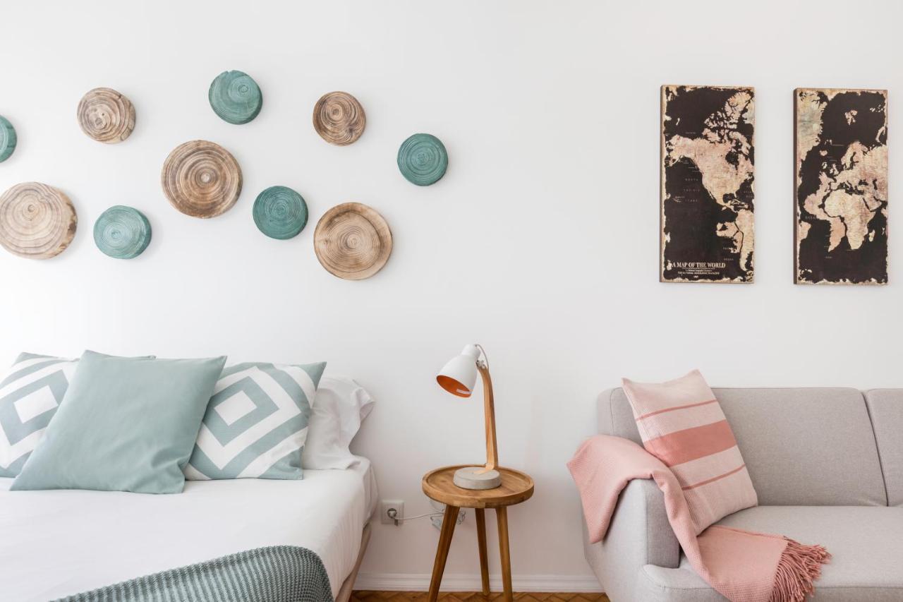 Stroll To Coffee Shops Near A Renovated Hillside Apartment In Graca Lisboa Kültér fotó